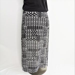 Vince Camuto Black/White Geometric Maxi Sk…